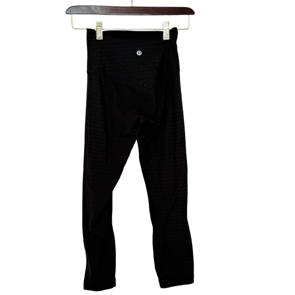 Lululemon Woman's Size 2 Black Design Activewear Leggings